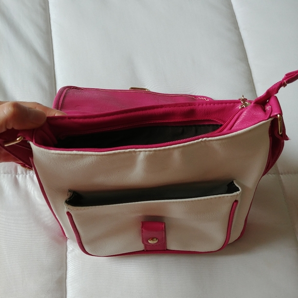 Ladies pink and white shoulder bag - Picture 3 of 3